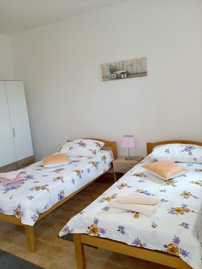 Apartman Knapic Koromačno Exterior foto